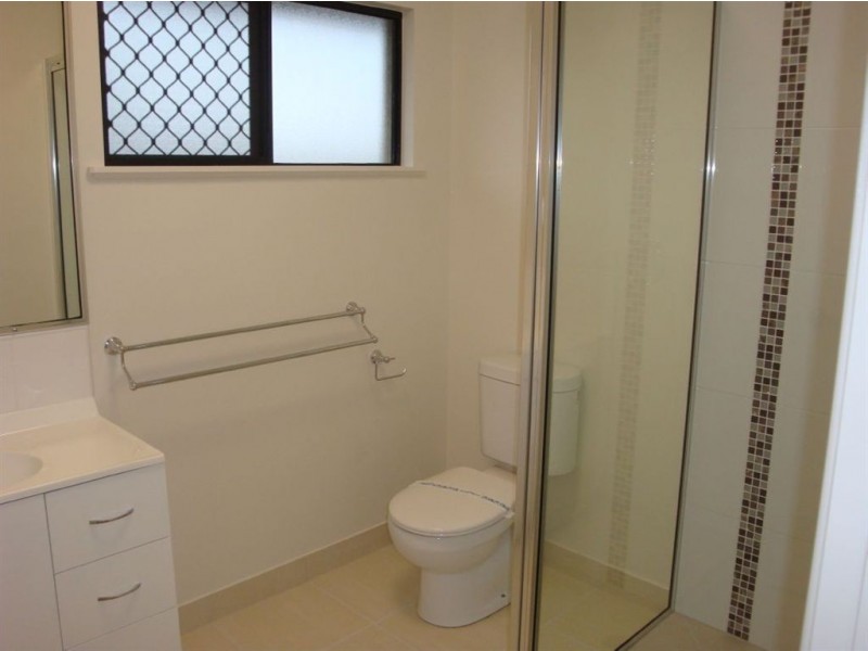 7 Rattray Street, Bushland Beach QLD 4818