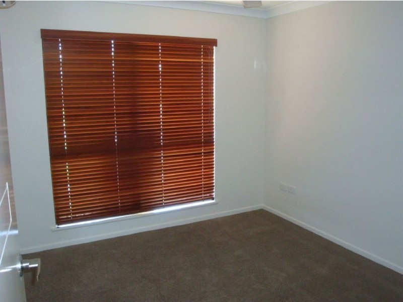 7 Rattray Street, Bushland Beach QLD 4818