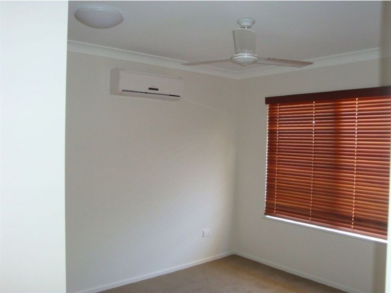 7 Rattray Street, Bushland Beach QLD 4818