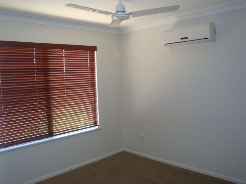 7 Rattray Street, Bushland Beach QLD 4818