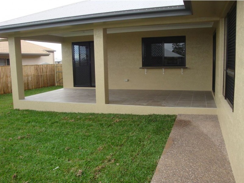 7 Rattray Street, Bushland Beach QLD 4818