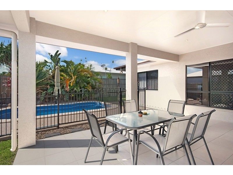 3 Helvellyn Street, Bushland Beach QLD 4818