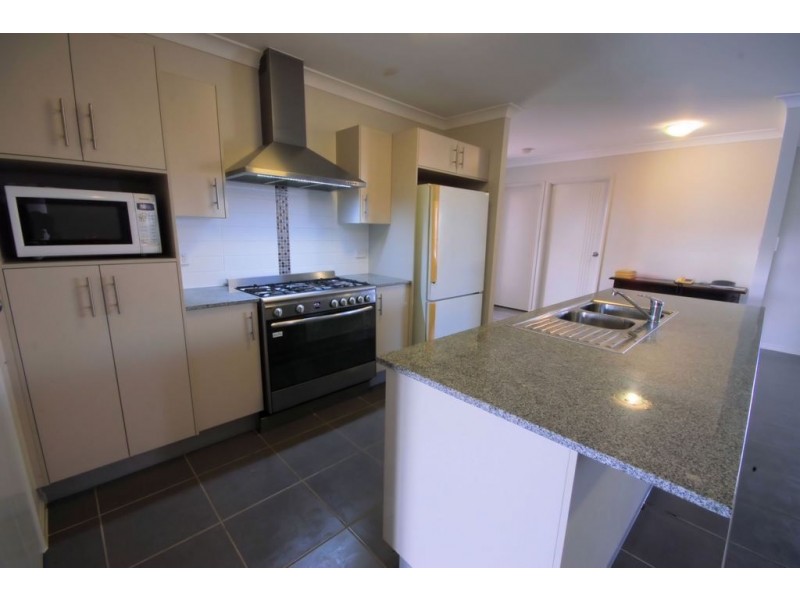 25 Iona Avenue, Burdell QLD 4818