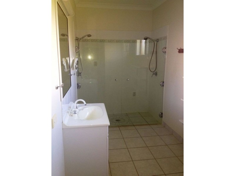 16 Lasindra Court, Bushland Beach QLD 4818