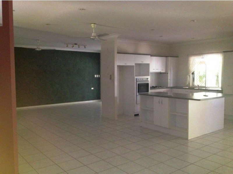 16 Lasindra Court, Bushland Beach QLD 4818