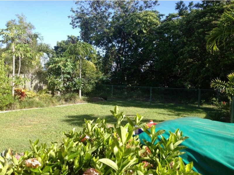 16 Lasindra Court, Bushland Beach QLD 4818