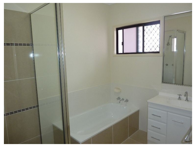 4 Oculina Street, Burdell QLD 4818