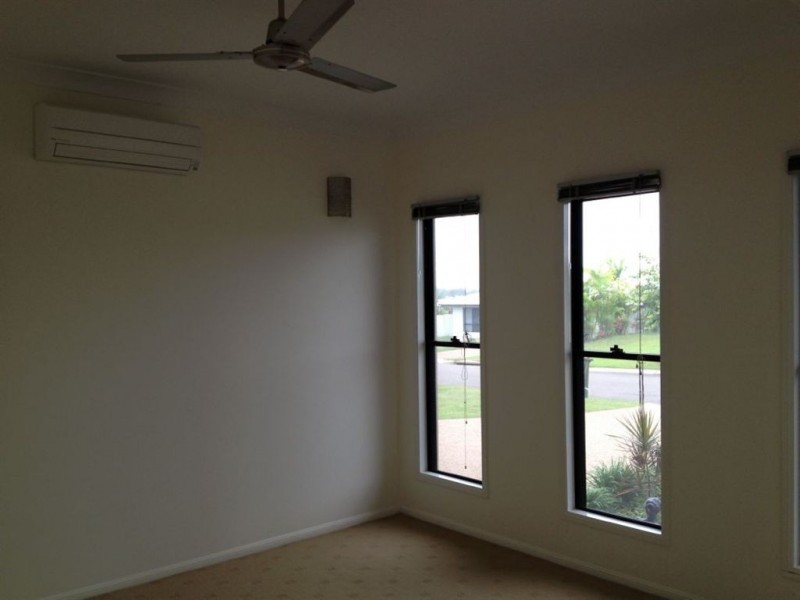 16 Rattray Street, Bushland Beach QLD 4818