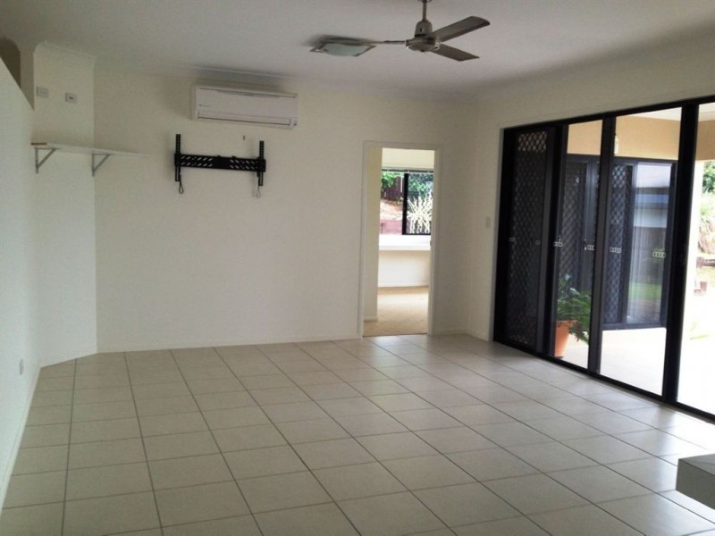 16 Rattray Street, Bushland Beach QLD 4818