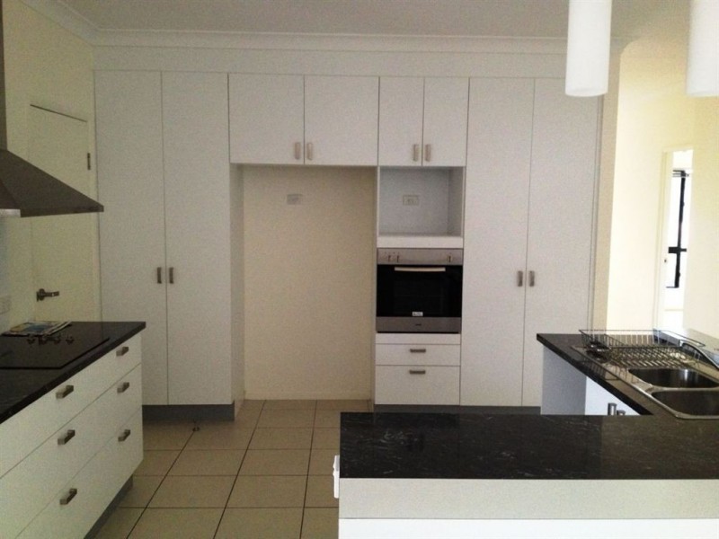 16 Rattray Street, Bushland Beach QLD 4818