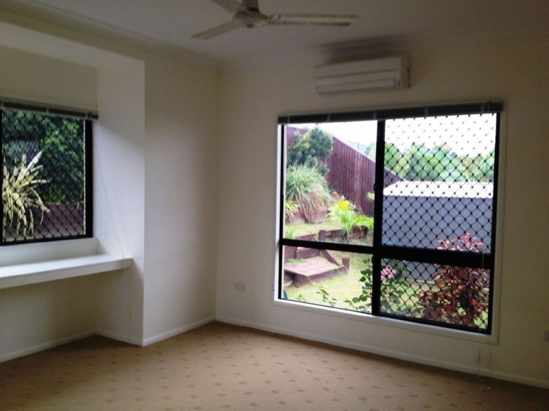 16 Rattray Street, Bushland Beach QLD 4818