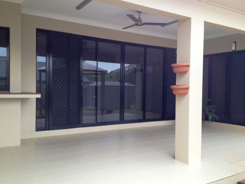 16 Rattray Street, Bushland Beach QLD 4818