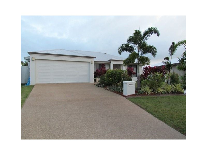 5 Rattray Street, Bushland Beach QLD 4818