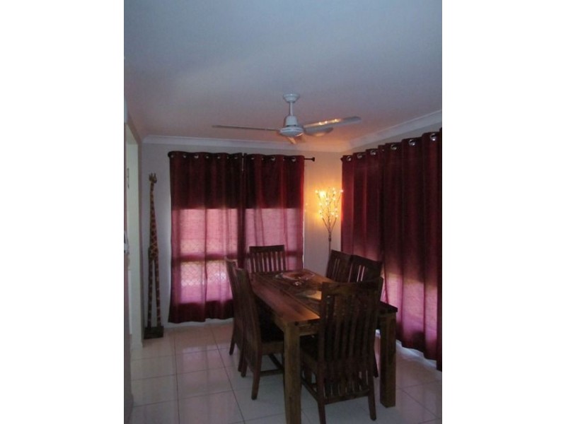 5 Rattray Street, Bushland Beach QLD 4818