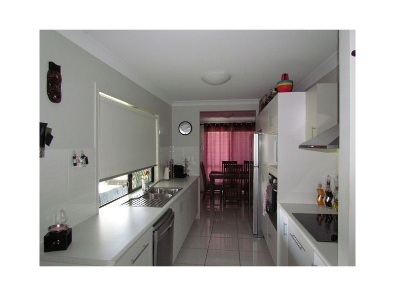 5 Rattray Street, Bushland Beach QLD 4818