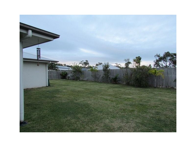 5 Rattray Street, Bushland Beach QLD 4818