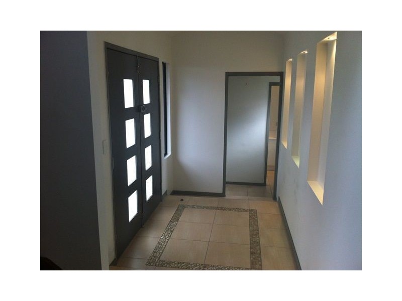 28B Jamaica Cres, Bushland Beach QLD 4818