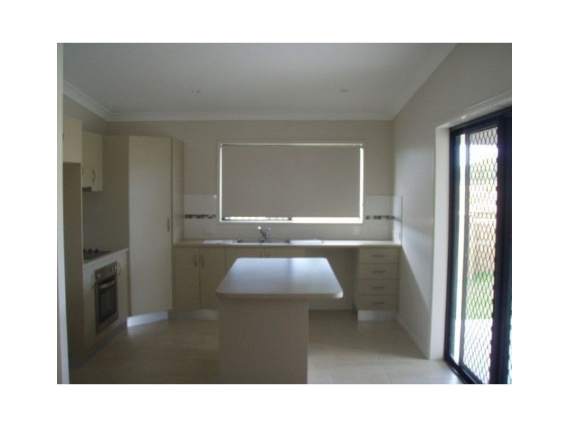 31 Hillock Crescent, Bushland Beach QLD 4818