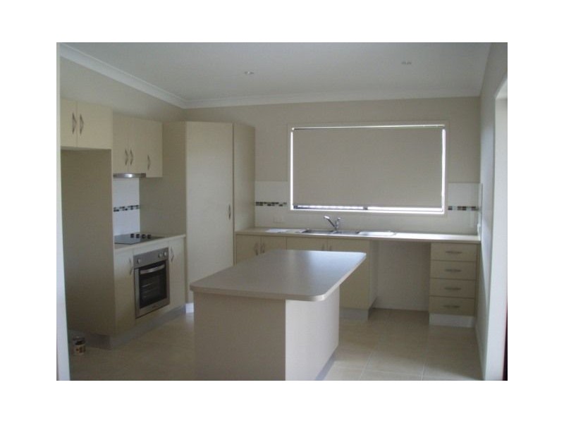 31 Hillock Crescent, Bushland Beach QLD 4818