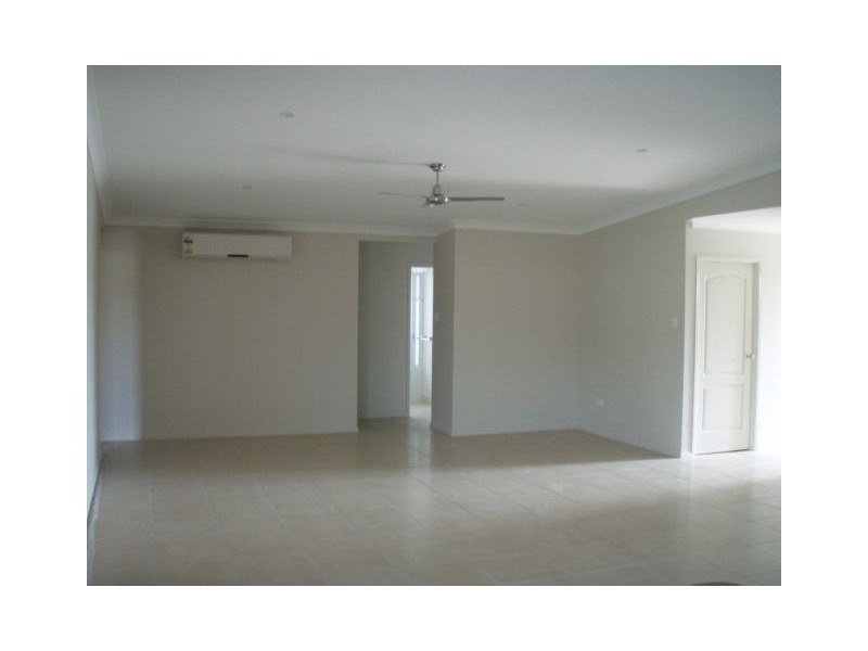 31 Hillock Crescent, Bushland Beach QLD 4818