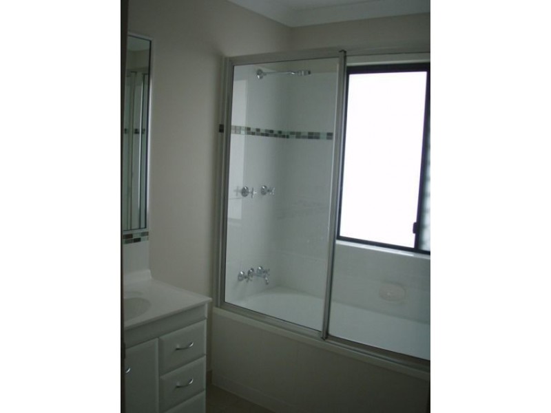 31 Hillock Crescent, Bushland Beach QLD 4818