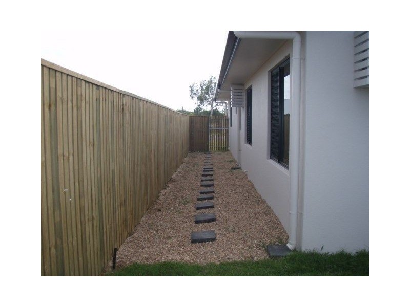 31 Hillock Crescent, Bushland Beach QLD 4818