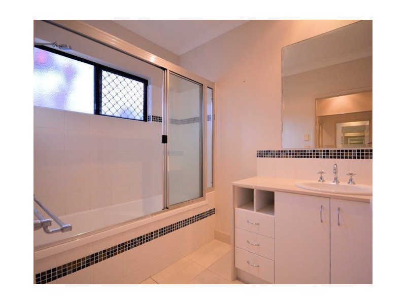 28 Donostia Cres, Bushland Beach QLD 4818