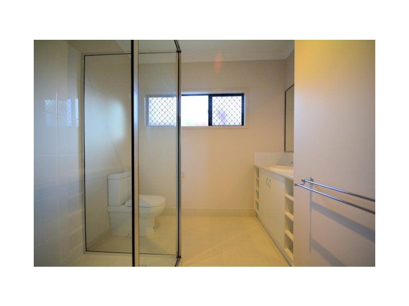 28 Donostia Cres, Bushland Beach QLD 4818