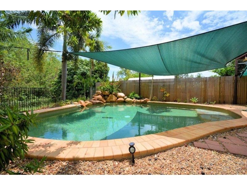 2 Manuka Court, Bushland Beach QLD 4818