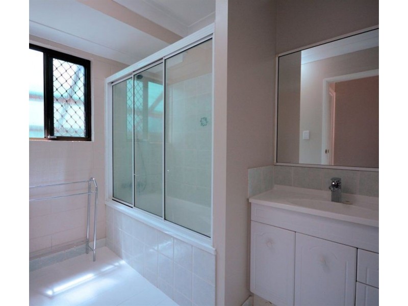 2 Manuka Court, Bushland Beach QLD 4818