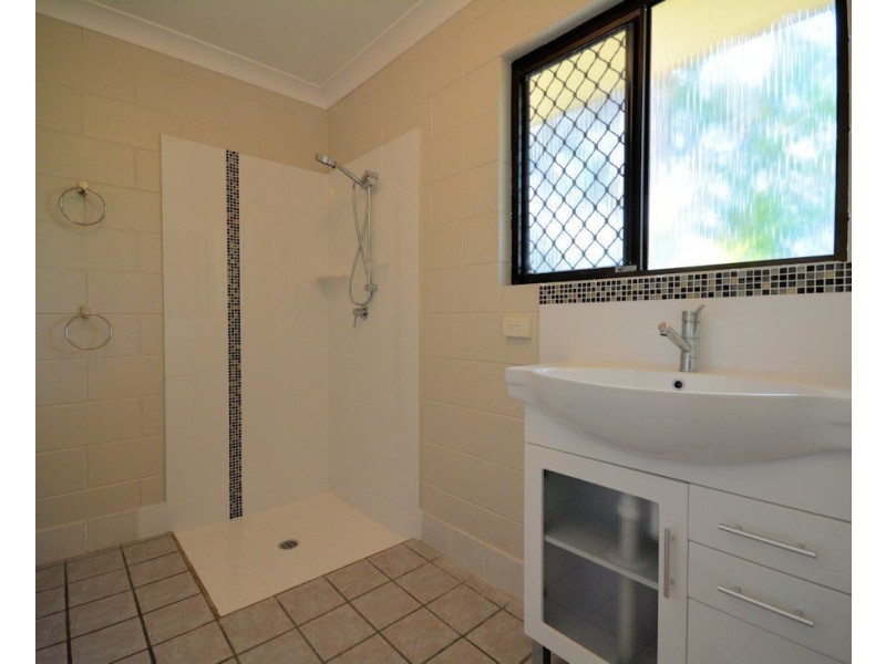 2 Manuka Court, Bushland Beach QLD 4818