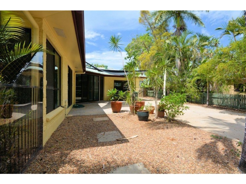 2 Manuka Court, Bushland Beach QLD 4818