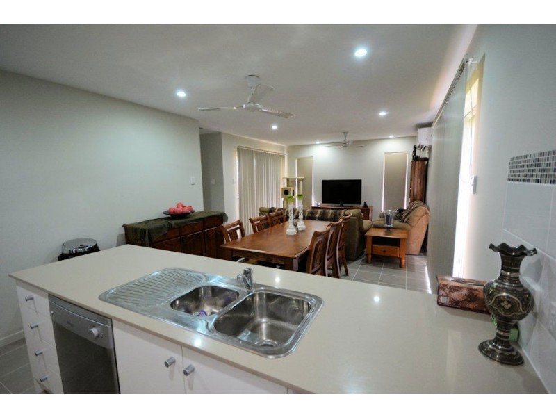 43 Hillock Cres, Bushland Beach QLD 4818