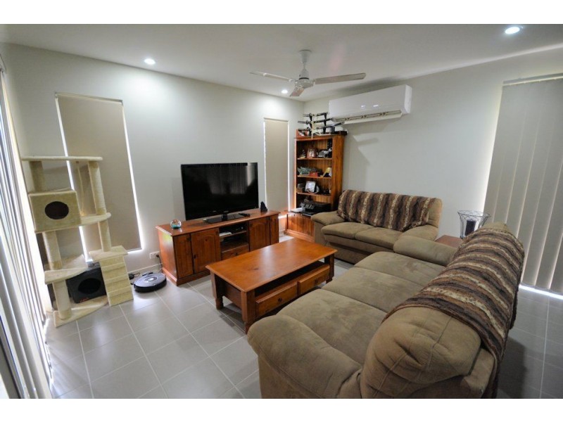 43 Hillock Cres, Bushland Beach QLD 4818