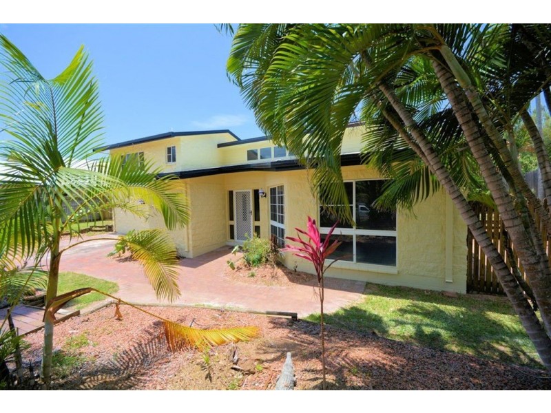 71 Marina Drive, Bushland Beach QLD 4818