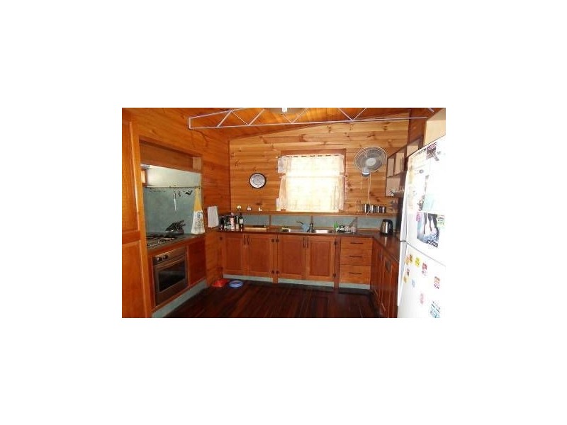 14 Echlin Street, West End QLD 4810