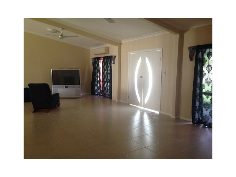 10 Fanning Court, Balgal Beach QLD 4816