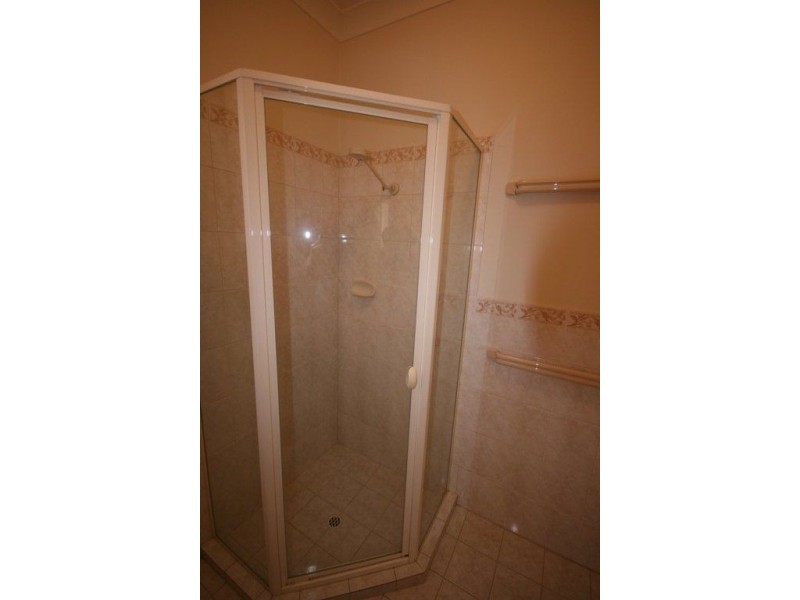 4 Oriole Walk, Mawson Lakes SA 5095