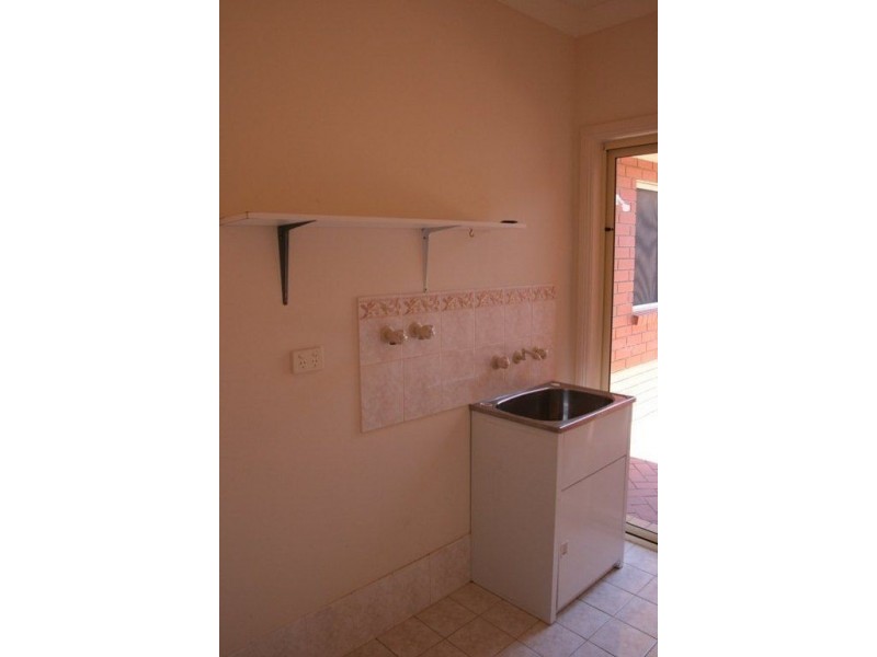 4 Oriole Walk, Mawson Lakes SA 5095