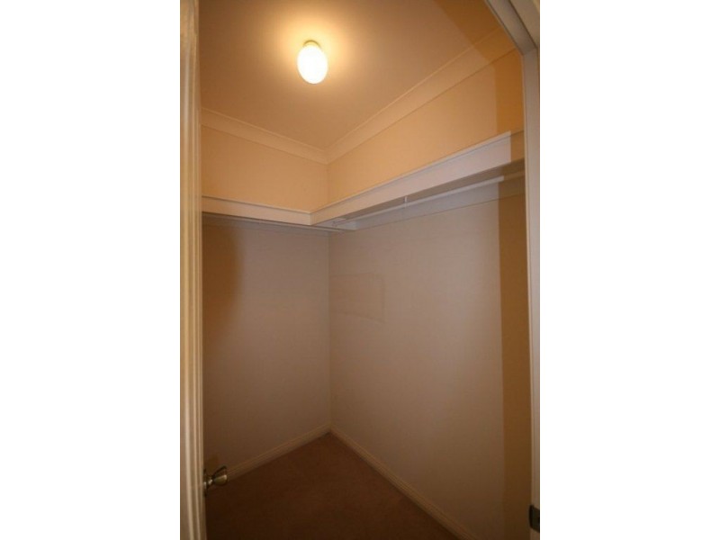 4 Oriole Walk, Mawson Lakes SA 5095