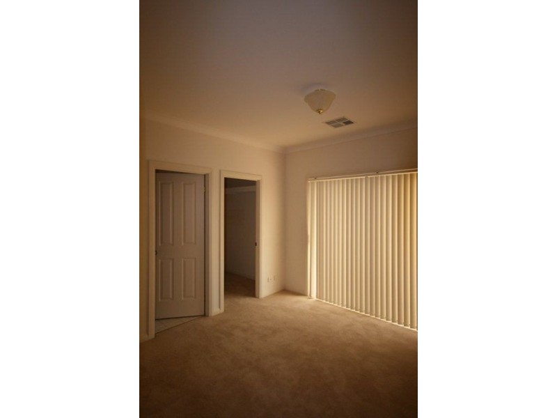 4 Oriole Walk, Mawson Lakes SA 5095