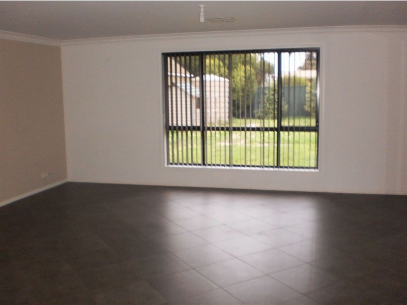 12 Jemalong Crescent, Roseworthy SA 5371