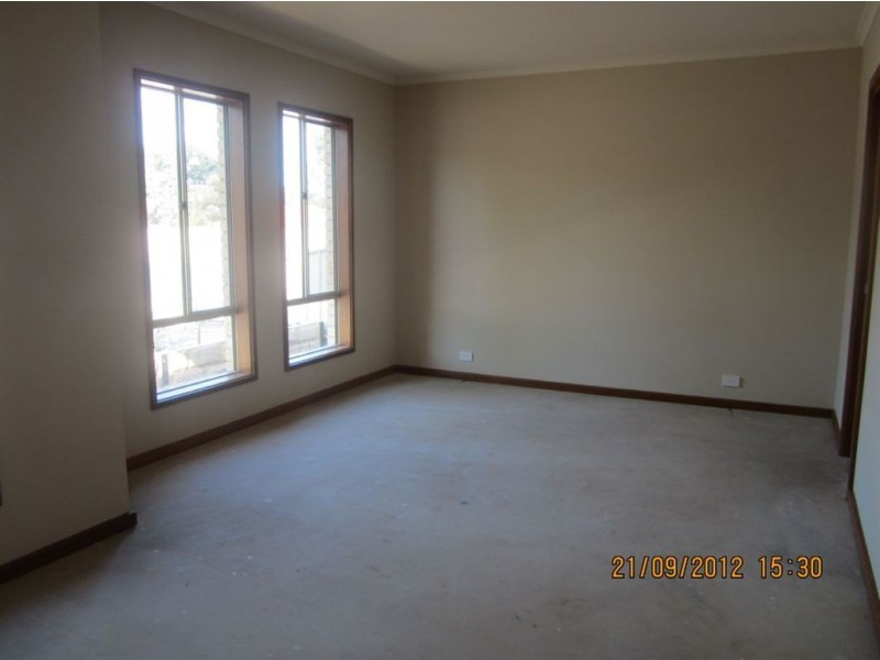 5 Mcgonigal Drive, Willaston SA 5118