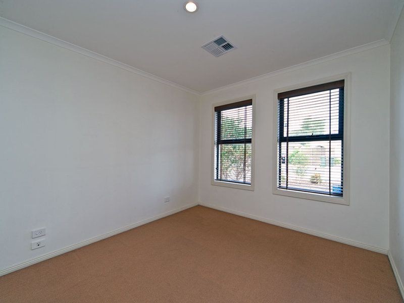 4 Macquarie Avenue, Hillcrest SA 5086