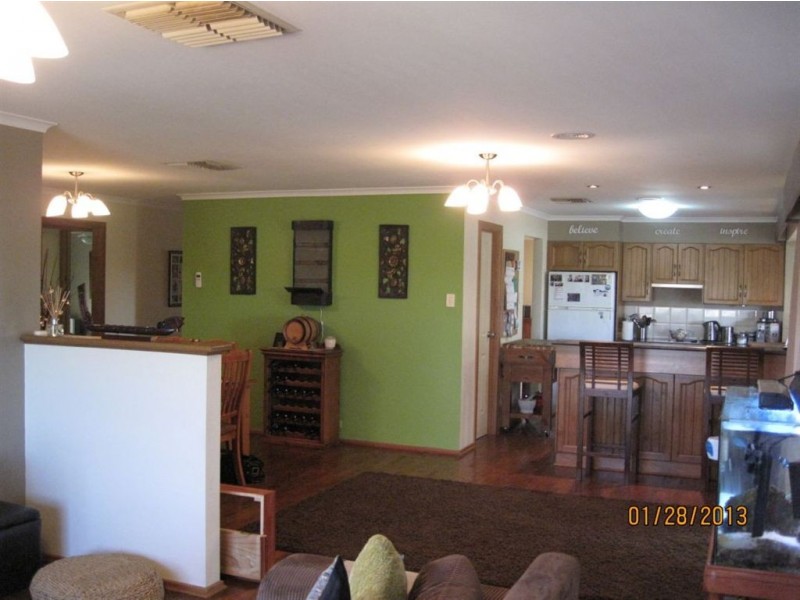 18 Oaklands Circuit, Hewett SA 5118