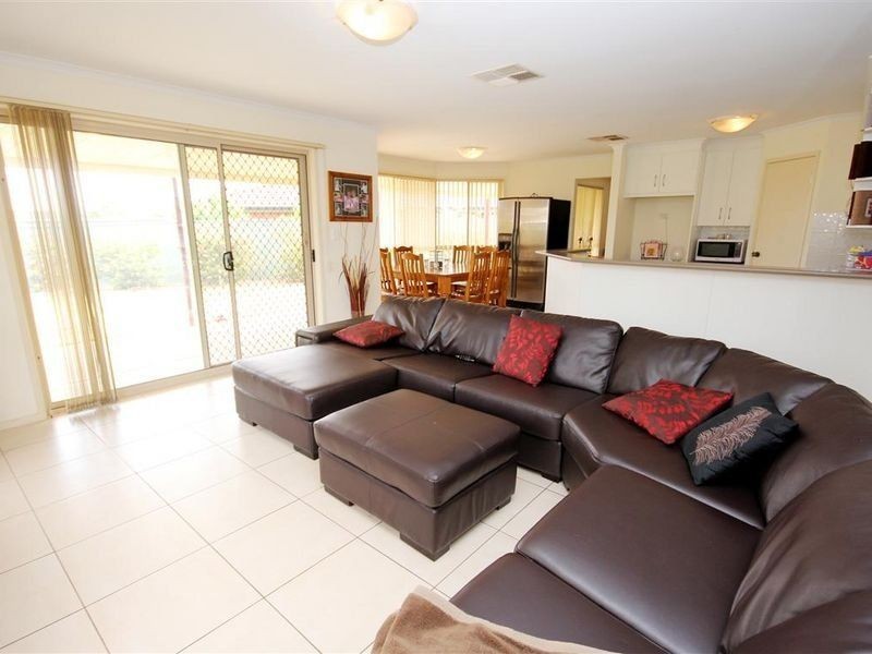 15 Lumsden Court, Evanston Park SA 5116