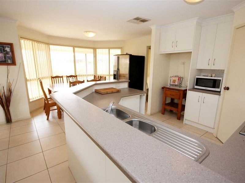 15 Lumsden Court, Evanston Park SA 5116