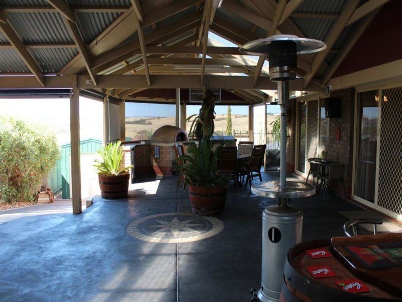 18 Oaklands Circuit, Hewett SA 5118