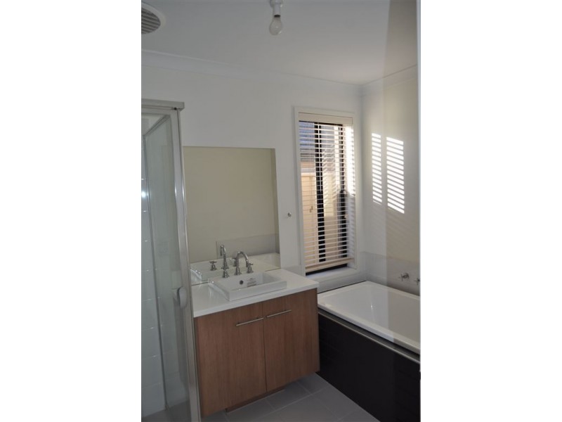 20 Overlander Way, Smithfield SA 5114