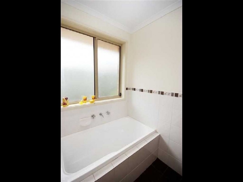 15 Lumsden Court, Evanston Park SA 5116